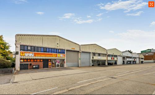 Unit 5, Nimrod Industrial Estate, Reading, RG2