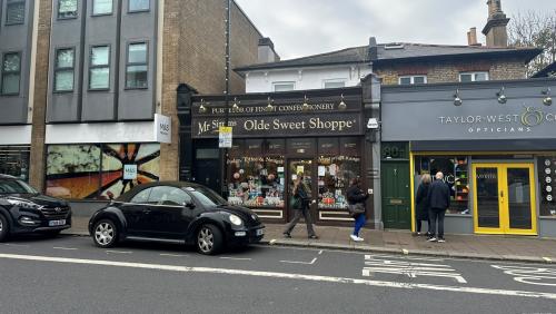 82 Lordship Lane, East Dulwich, London, SE22