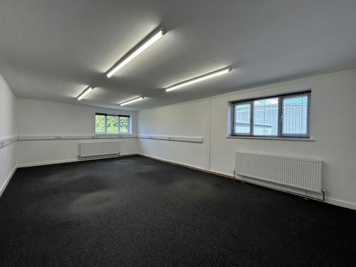 Unit 4 The Hidings, Love Lane Industrial Estate, Cirencester, GL7