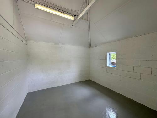 Unit 2 Long Crendon Manor Stables, Thame Road, Long Crendon, Thame, HP18