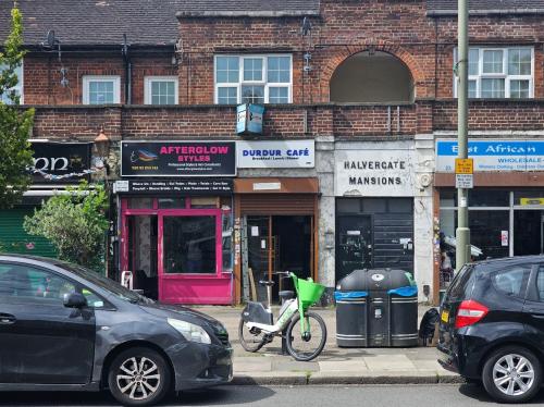 21B Burnt Oak Broadway, Edgware, London, HA8