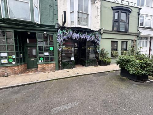 69 Castle Road, Southsea, PO5