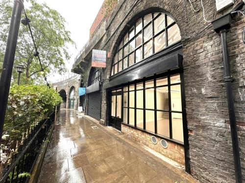 Arch 16a, Goswell Hill, Windsor, SL4