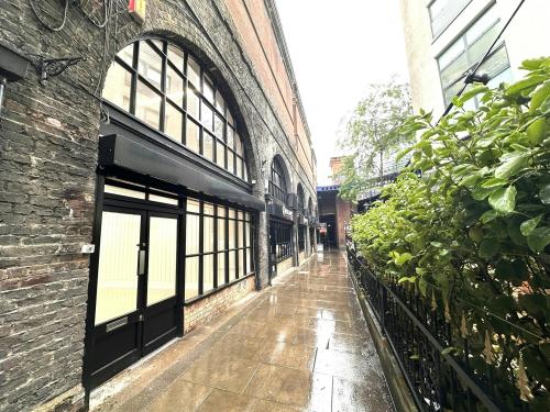 Arch 16a, Goswell Hill, Windsor, SL4