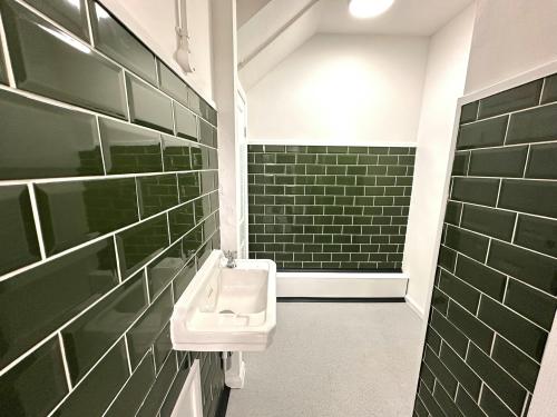 Arch 16a, Goswell Hill, Windsor, SL4