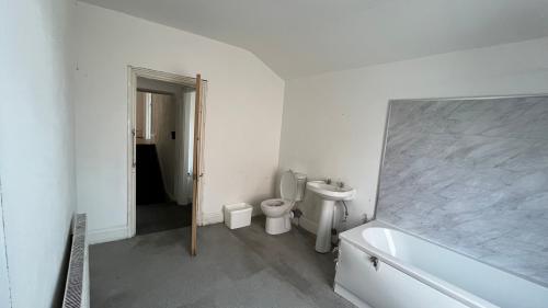 96+96a Spring Bank, Hull, HU3