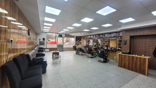 611-611A Holderness Road, Hull, HU8