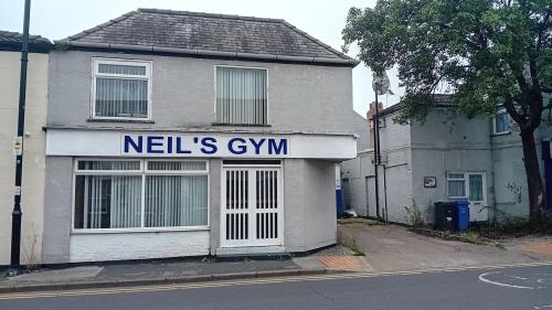 1 & 1A College Street, Sutton, Hull, HU7