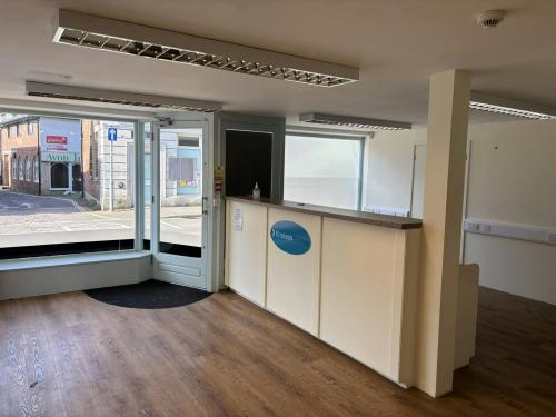 28 High Street, Ringwood, BH24