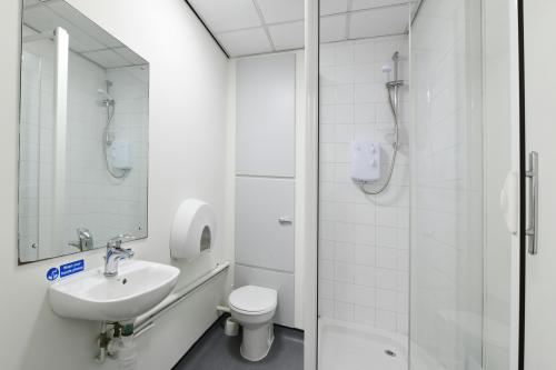 Unit B, Bredbury Park Industrial Estate, Horsfield Way, Bredbury, Stockport, SK6