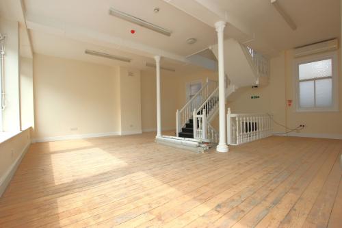 22-23 Market Place, Grantham, NG31