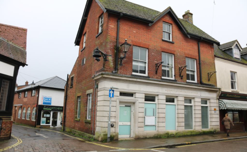 27 High Street, Ringwood, BH24