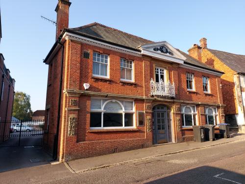 Cross Keys House,, 27 The Parade, Marlborough, SN8