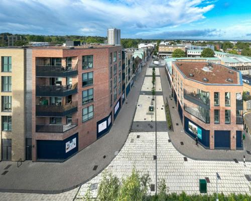 One, Town Centre, Hatfield, AL10