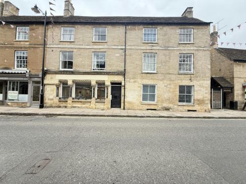 9 Market Place, Oundle, Peterborough, PE8
