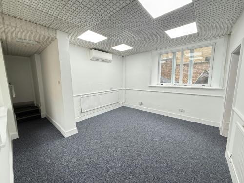 9 Market Place, Oundle, Peterborough, PE8