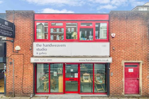 140 Seven Sisters Road, Finsbury Park, London, N7
