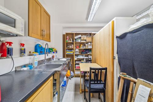 140 Seven Sisters Road, Finsbury Park, London, N7