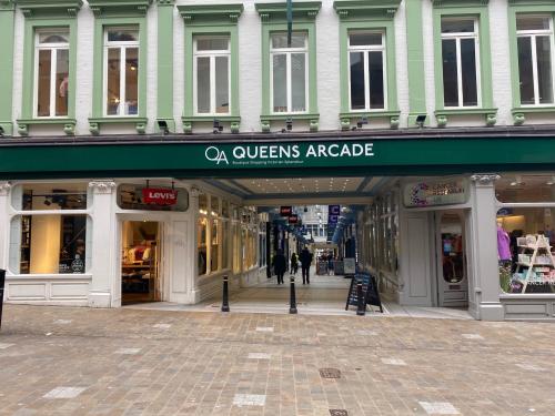 12, Queens Arcade, Briggate, Leeds, LS1