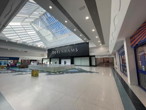 Unit 70-75, Fareham Shopping Centre, 45-49 Osborn Square, Fareham, PO16