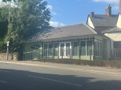 18 High Street, Calne, SN11