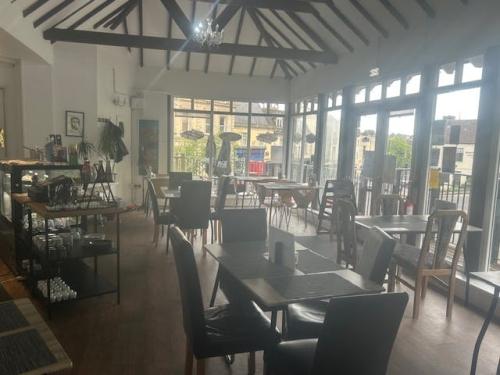 18 High Street, Calne, SN11